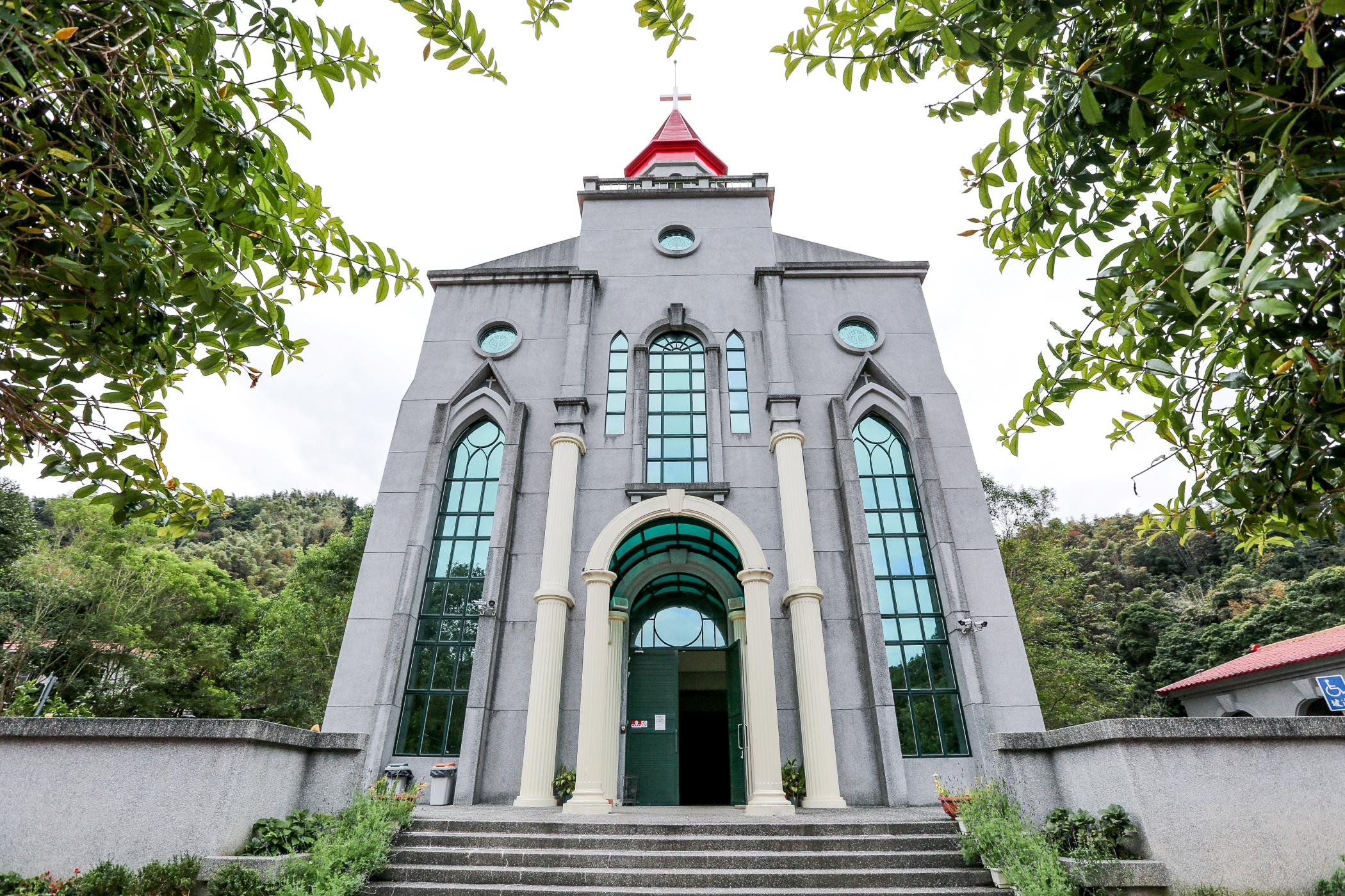 基督教埔里十字園-宮源營建機構工程營造建築作品